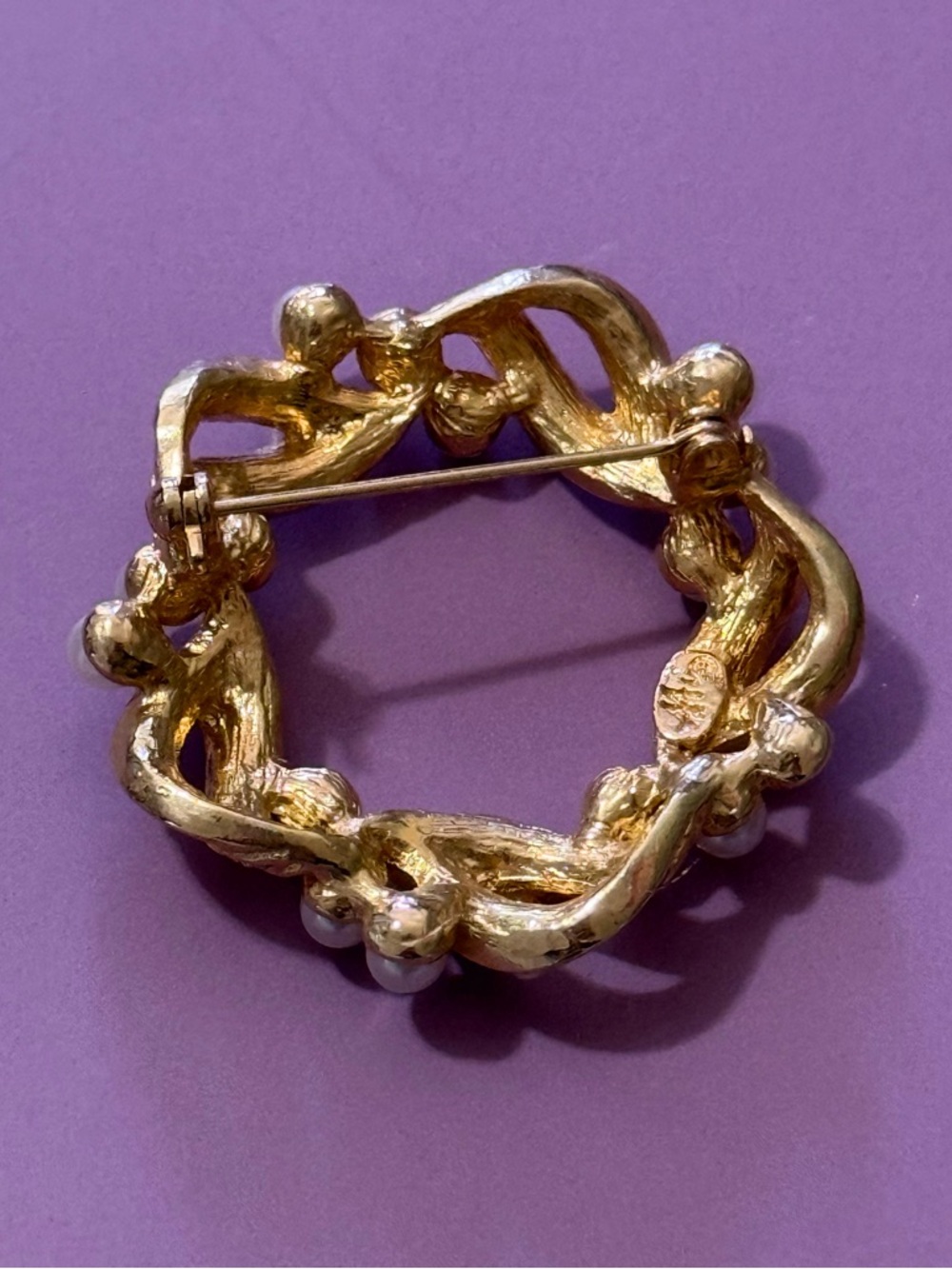 Beautiful Gold Pearl & Rhinestone Brooch - Picture 2 of 2